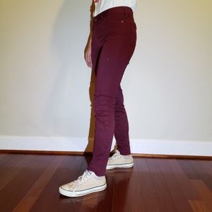 Levis Hi-rise burgundy skinny jeans